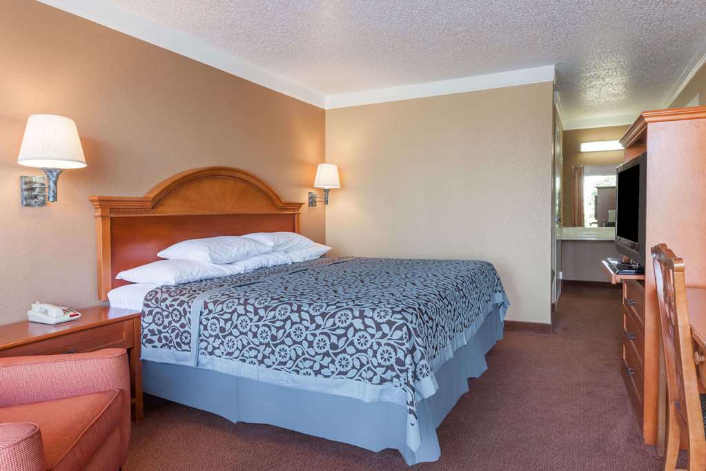 Days Inn by Wyndham Hillsboro TX - photo 8