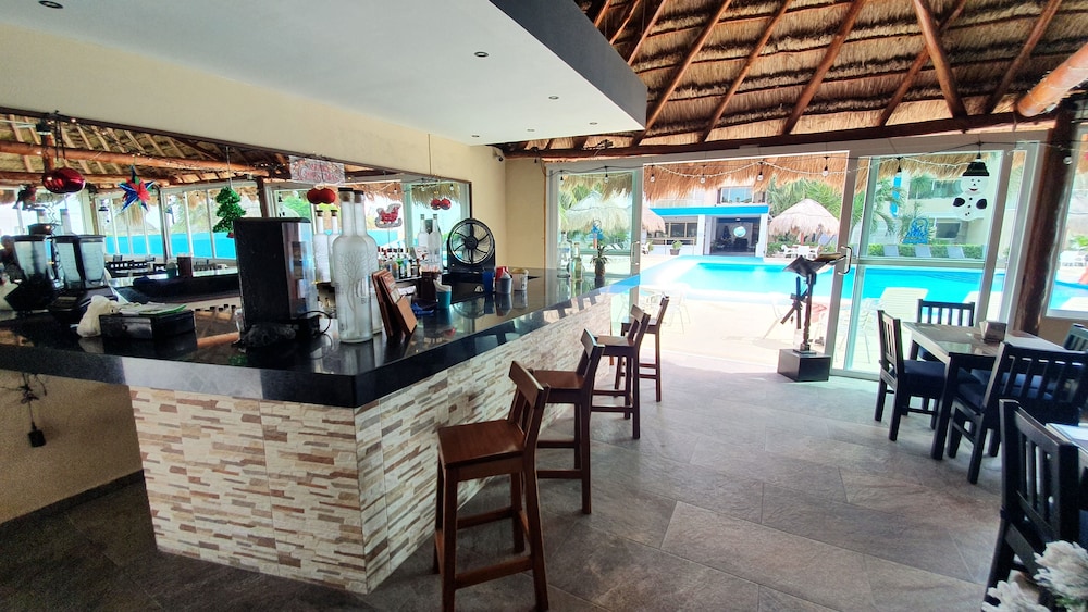 Poolside bar