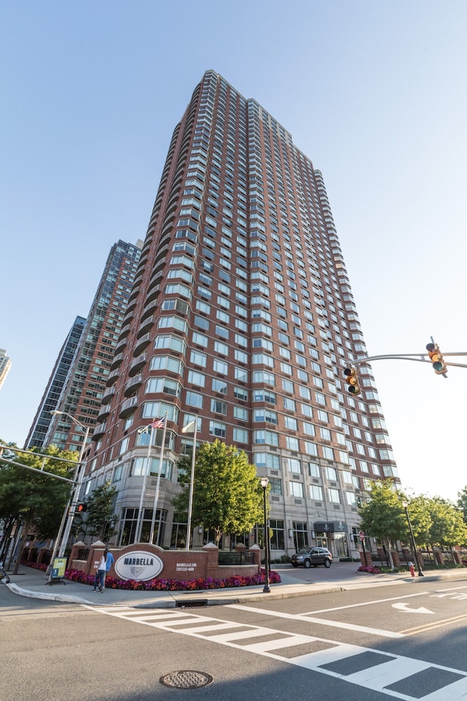 Global Luxury Suites at Jersey City Waterfront — 4-Star Luxury Hotel in Jersey City, United States