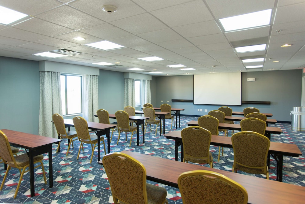 Hampton Inn & Suites Ankeny - photo 44