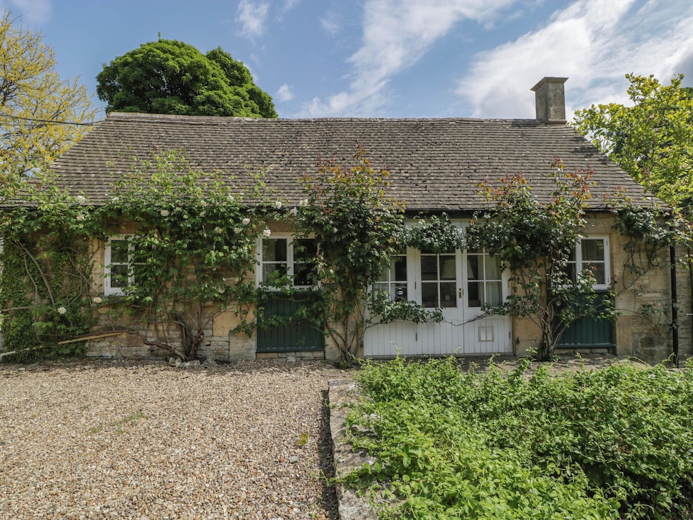 Hazel Manor Wing — 5-Star Luxury Hotel in Stroud, United Kingdom
