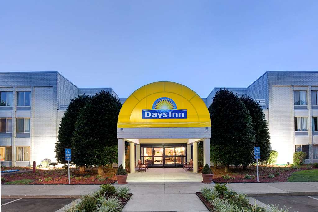 Days Inn by Wyndham Newport News City Center Oyster Point - featured photo