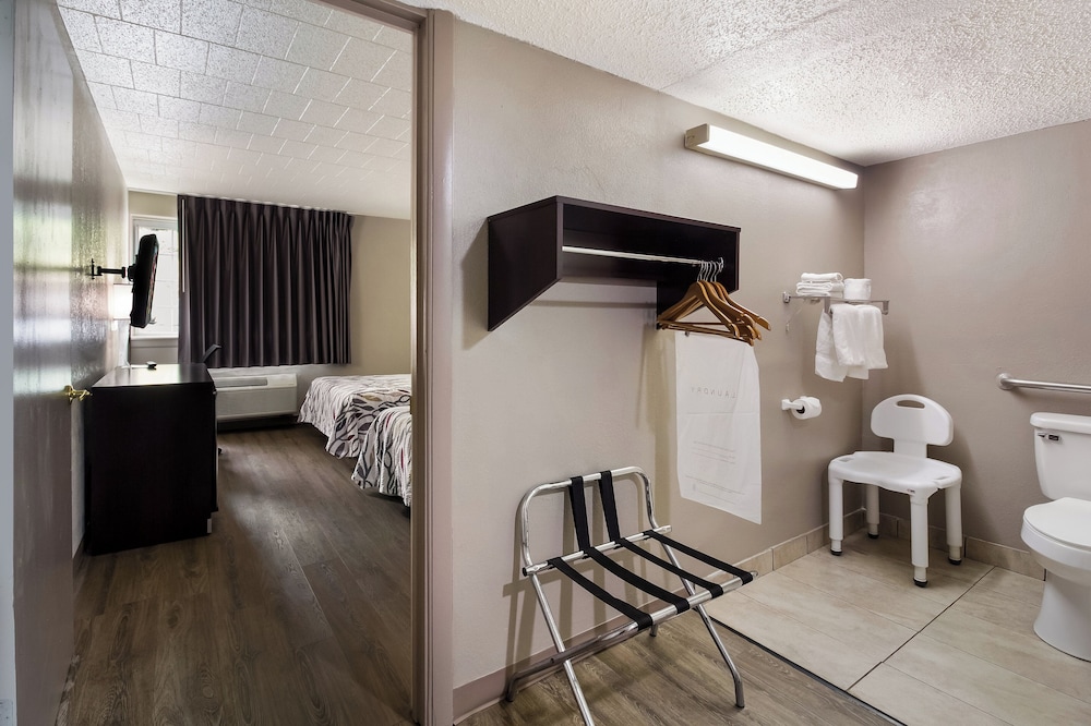 Red Roof Inn New Stanton - photo 7