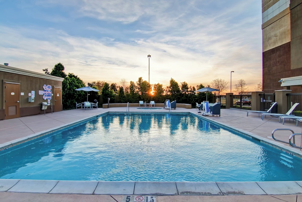 SpringHill Suites by Marriott Fresno - photo 32