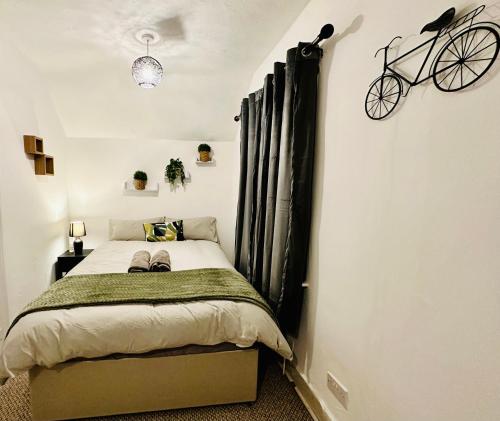 3 Bed House in Reading — Reading — photo 5