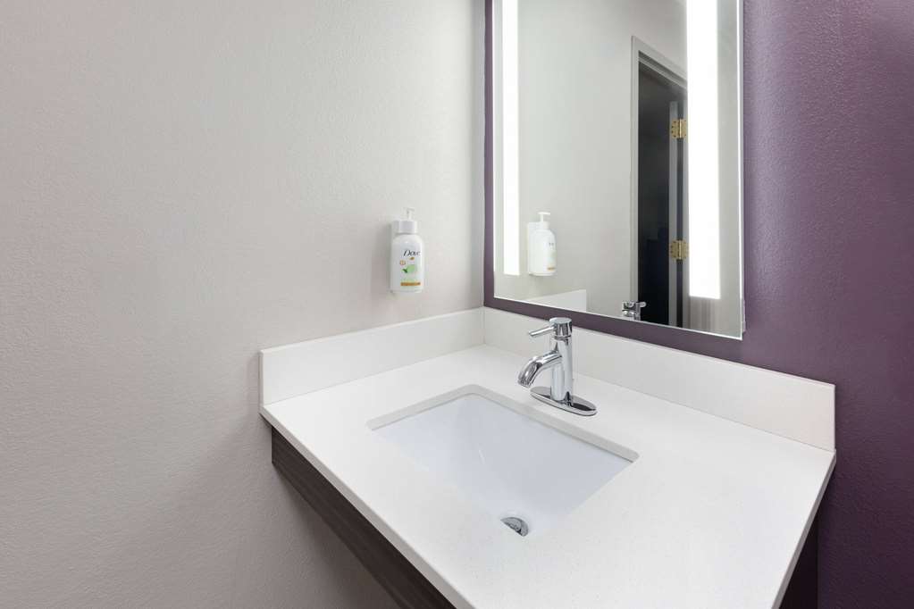 La Quinta Inn & Suites by Wyndham Loudon - photo 29