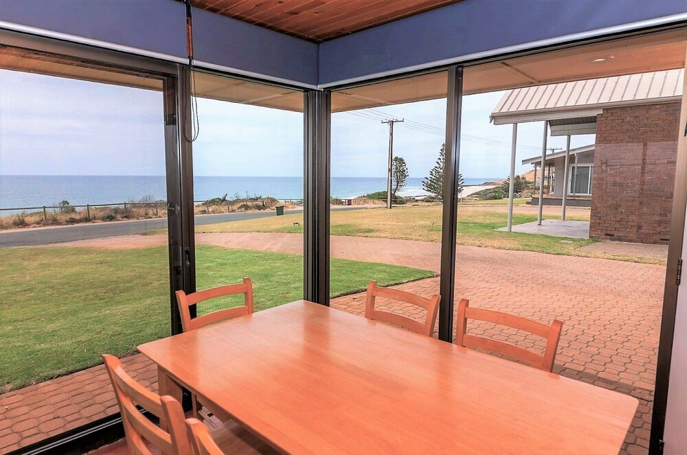 Gold Coast Views 10 Gold Coast Drive — hotel in Normanville