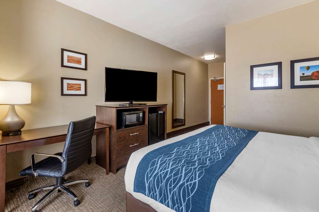 Comfort Inn & Suites Waterloo Cedar Falls - photo 6