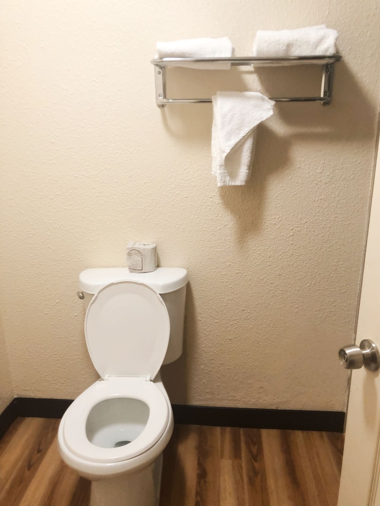 Evergreen Inn & Suites Portland - photo 18