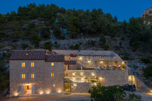 Luxury villa with a swimming pool Malo Grablje Hvar 20606 — 4-Star Luxury Hotel in Hvar, Croatia