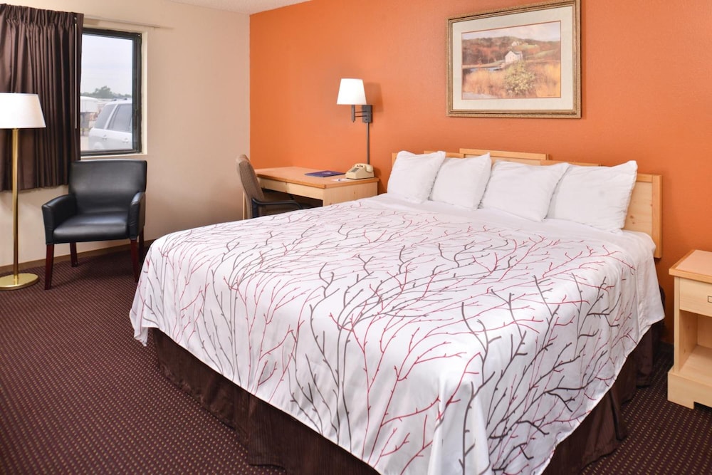 Cottonwood Inn and Conference Center - photo 17