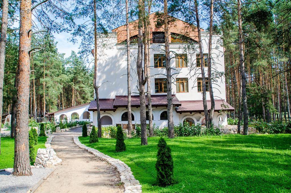 Mescherskaya Usadba Park Hotel — 4-Star Luxury Hotel in Gus'-Khrustal'nyy, Russia