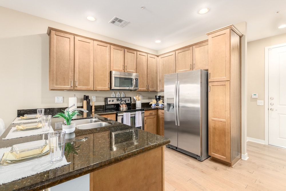 Luxury Condo in Ocotillo Dining Resort Pool Spa Gym and More Walk to Everything by RedAwning Chandler - photo 7