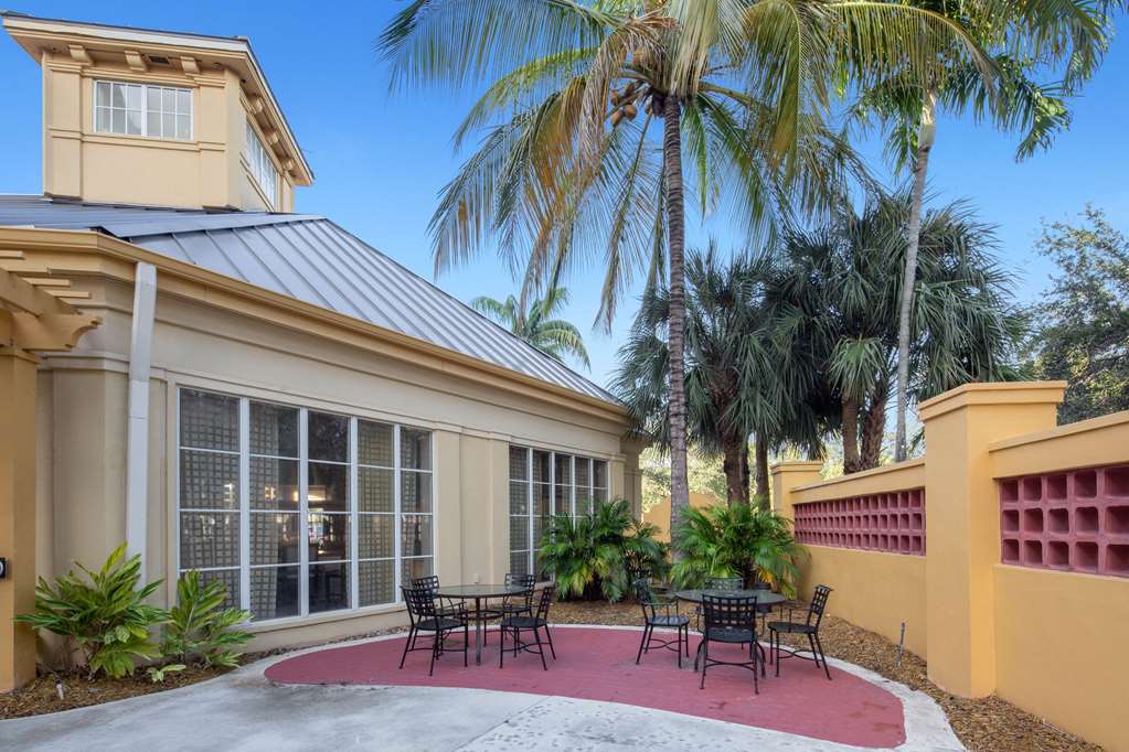 La Quinta Inn & Suites by Wyndham Miami Airport West - photo 43