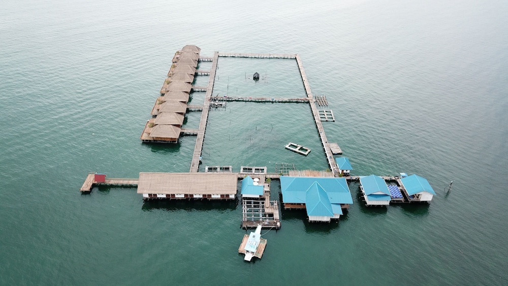 Kelong Pancing Madu Tiga — Tanjung Pinang