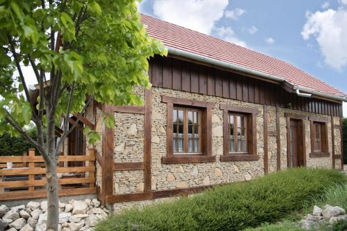 Pine Cottage — 4-Star Luxury Hotel in Cserszegtomaj, Hungary