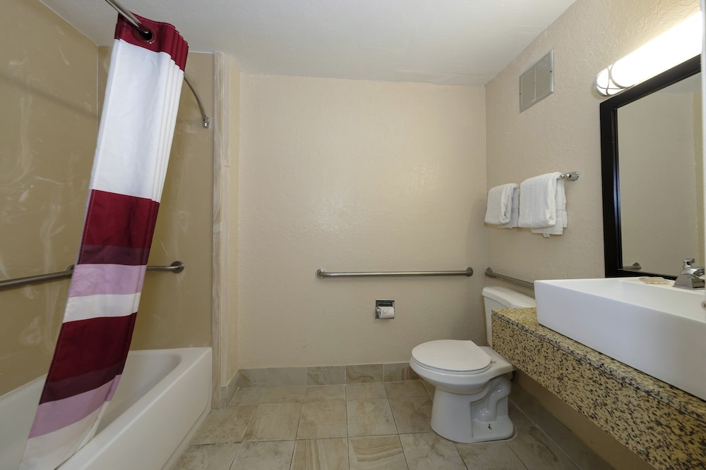 Red Roof Inn Jacksonville Cruise Port - photo 24
