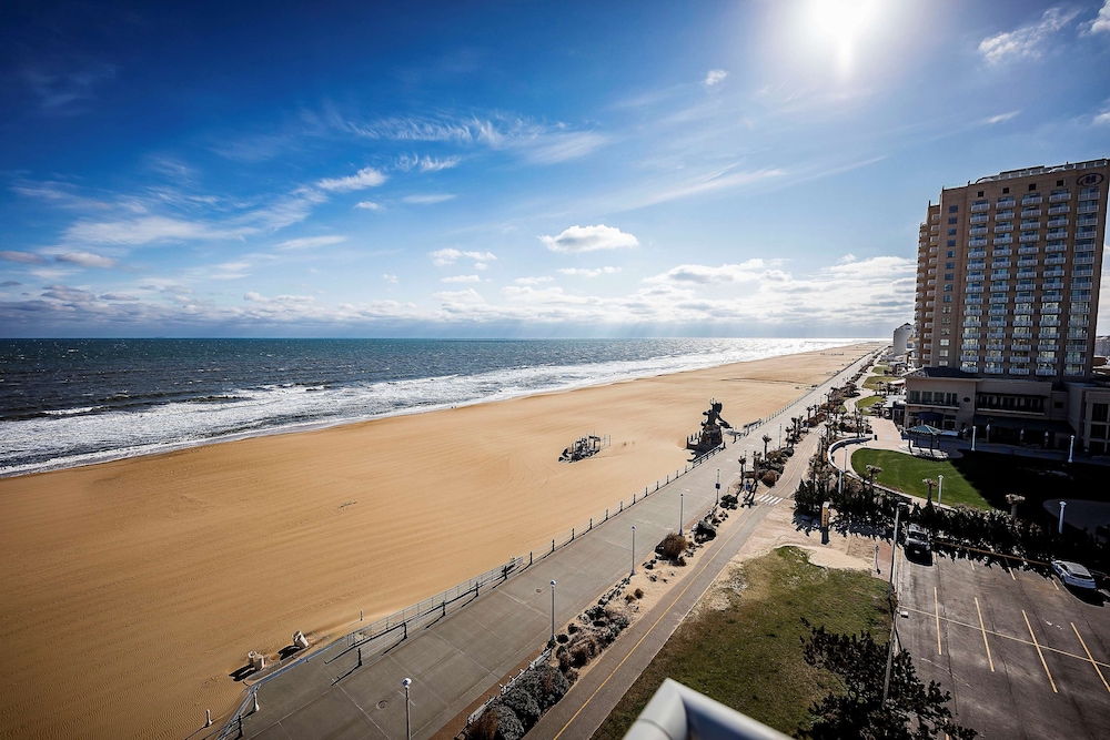 Hampton Inn Virginia Beach Oceanfront North - photo 33