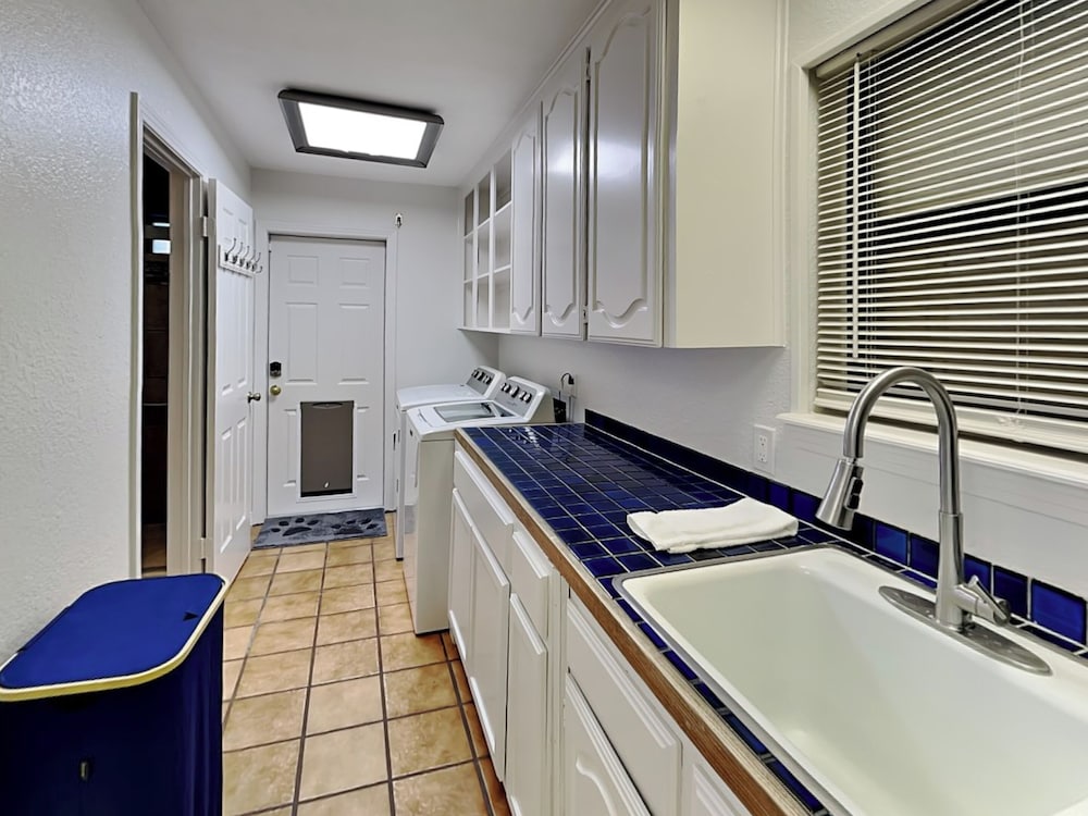 Pirate's Paradise by Miss Kitty s — 4-Star Luxury Hotel in Rockport, United States