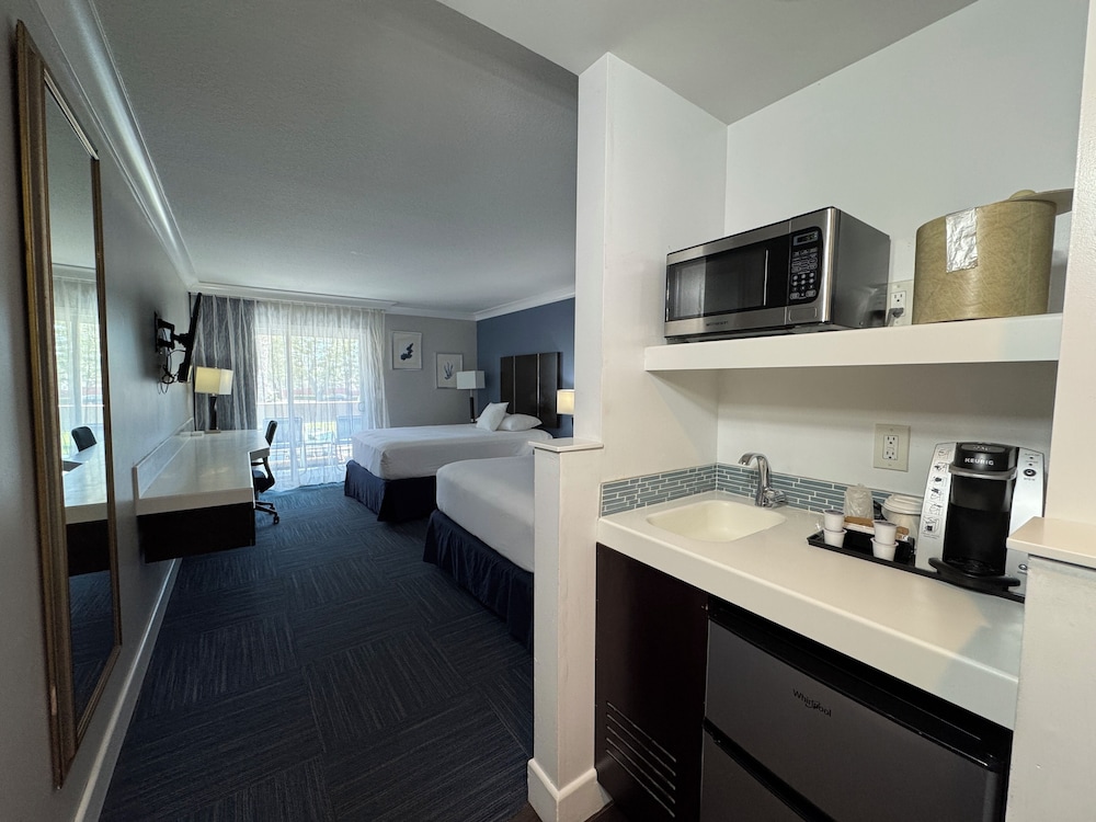 The Pacific Inn - photo 6