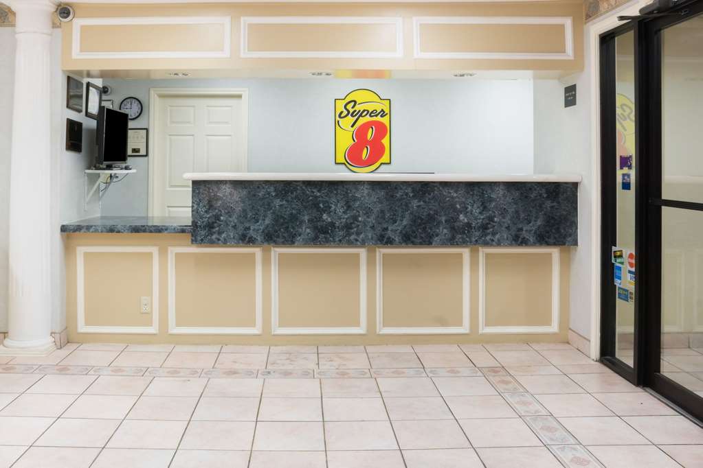 Super 8 by Wyndham Sealy - photo 3