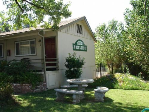 Colfax Motorlodge in Colfax, United States