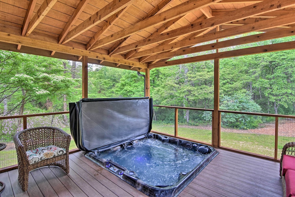 Rustic Sunset Escape On 67 Acres Outdoor Kitchen — Sunset