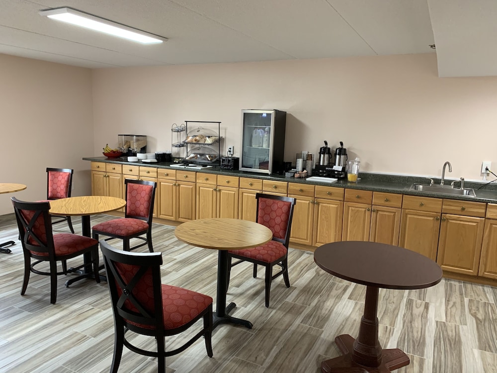Howard Johnson East Syracuse - photo 19