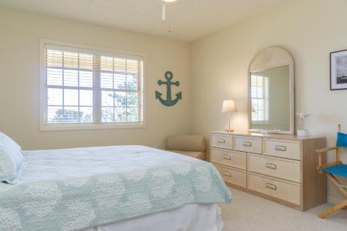 Pelican Palace by Oak Island Accommodations - photo 6