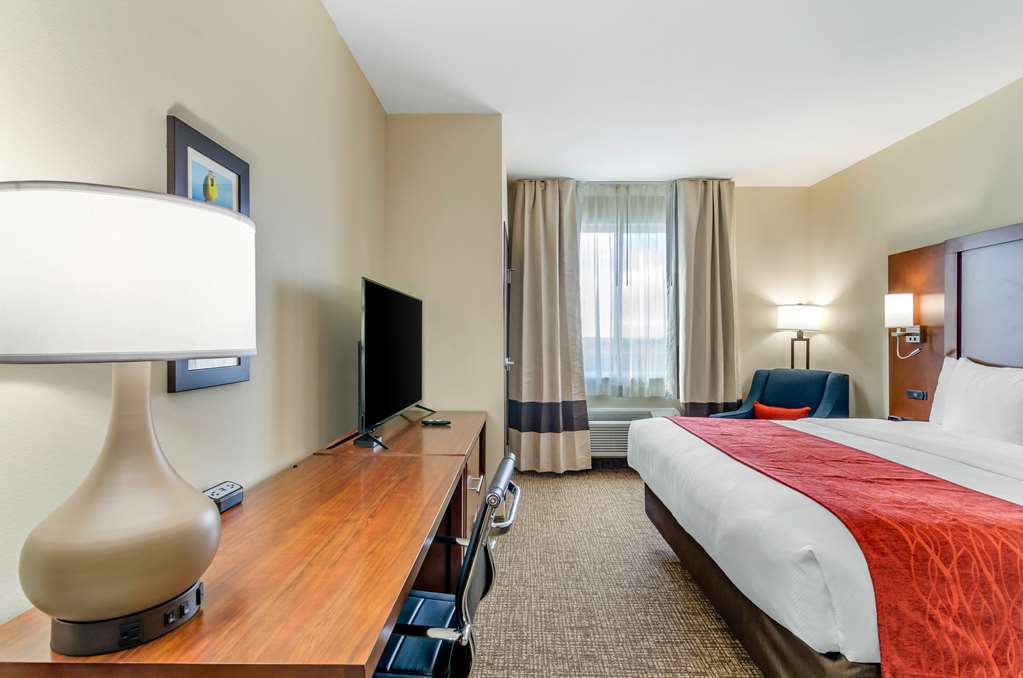 Comfort Inn & Suites Salina North - photo 12