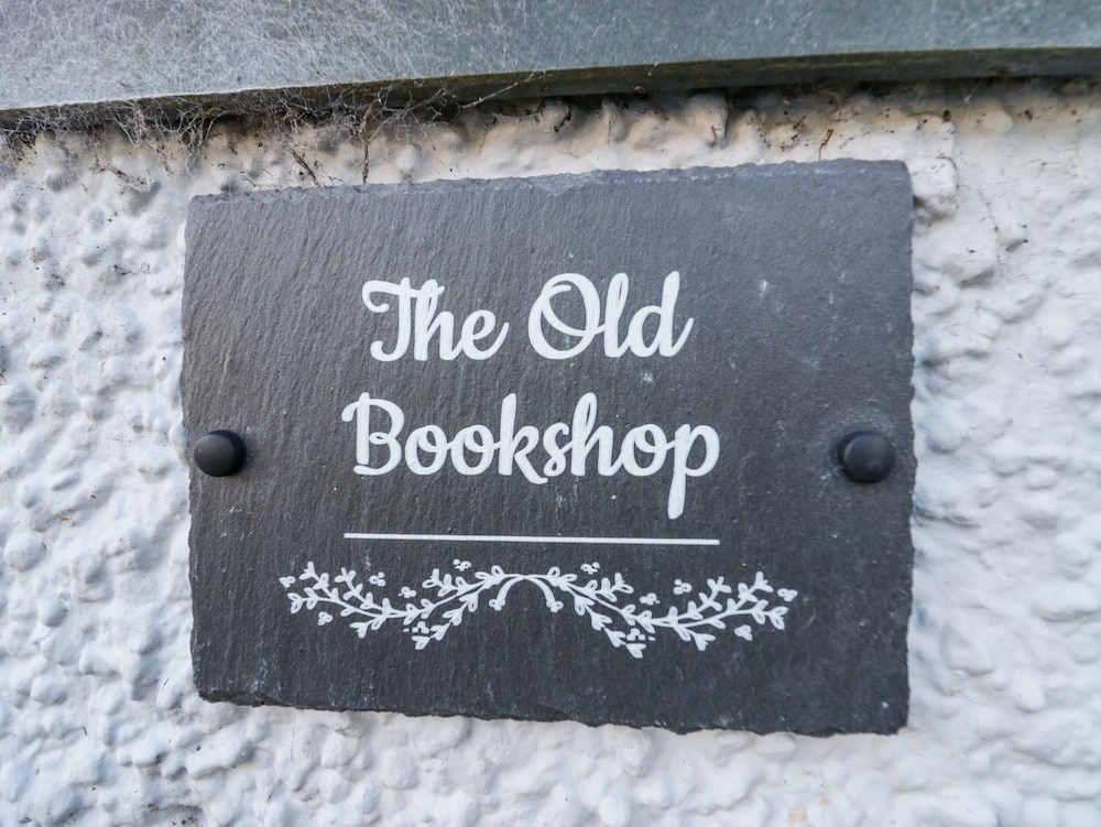 Old Book Shop - last minute hotel in Unknown City