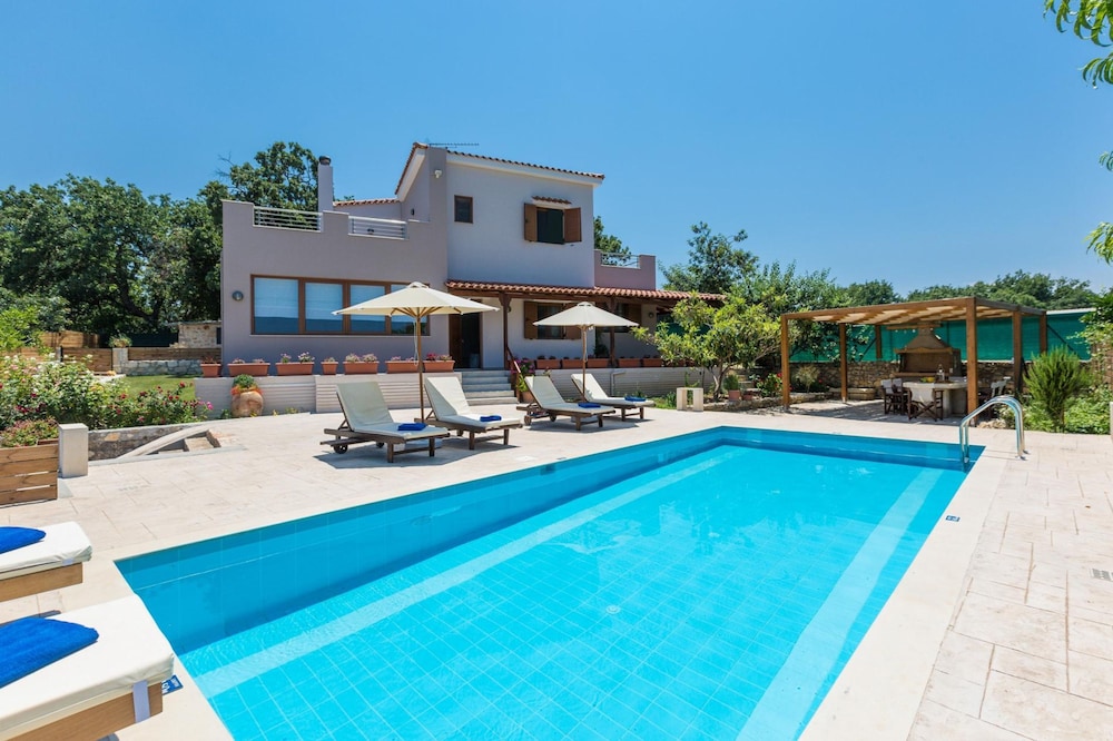 Villa Aspa in Prines — 4-Star Luxury Hotel in Rethymno, Greece