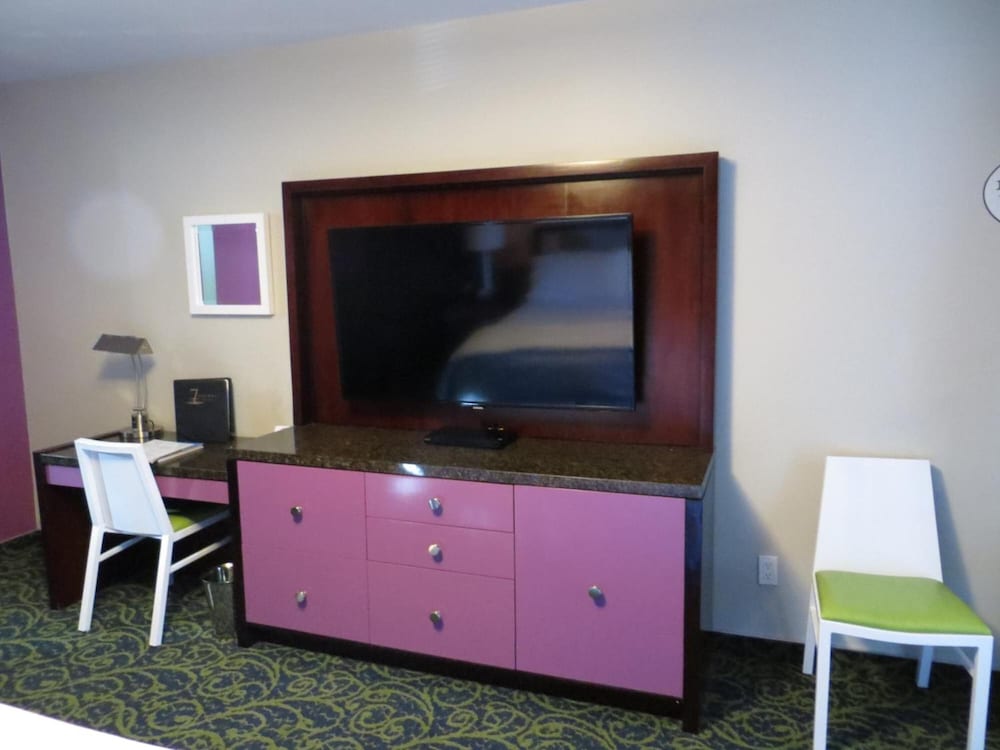 7 Springs Inn & Suites - photo 10