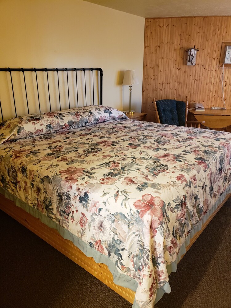 Columbia River Inn - photo 2