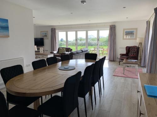 Bempton View at The Bay Filey sleeps 10 and 2 dogs welcome for free too