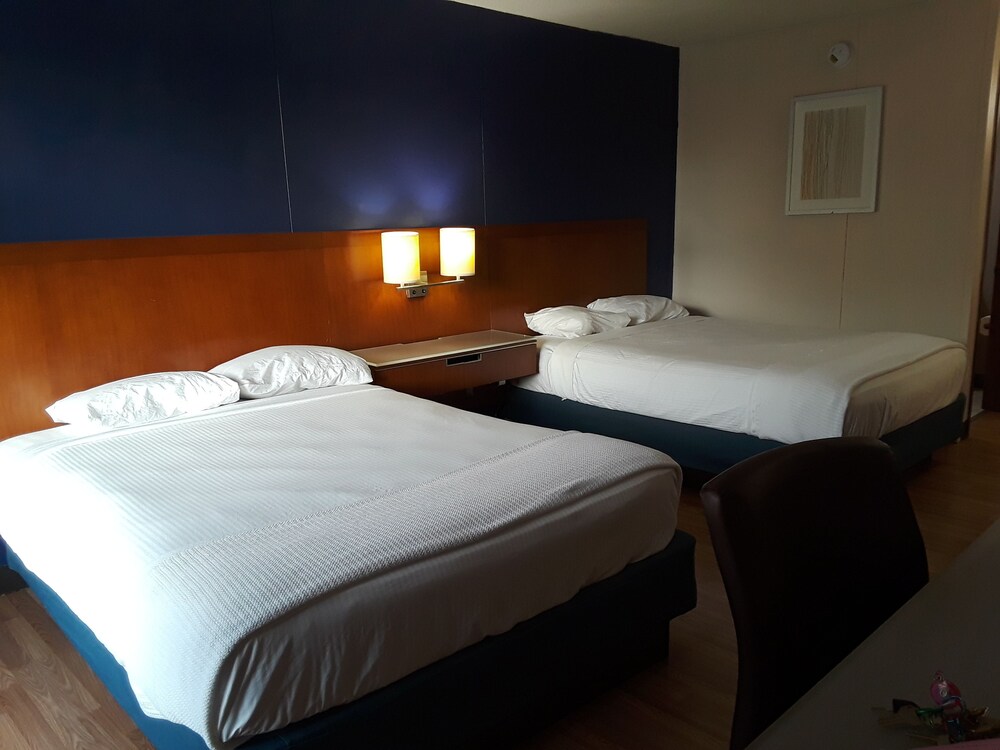 The Metropolitan Hotel - photo 22