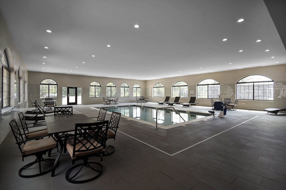 Staybridge Suites Holland by IHG - photo 21
