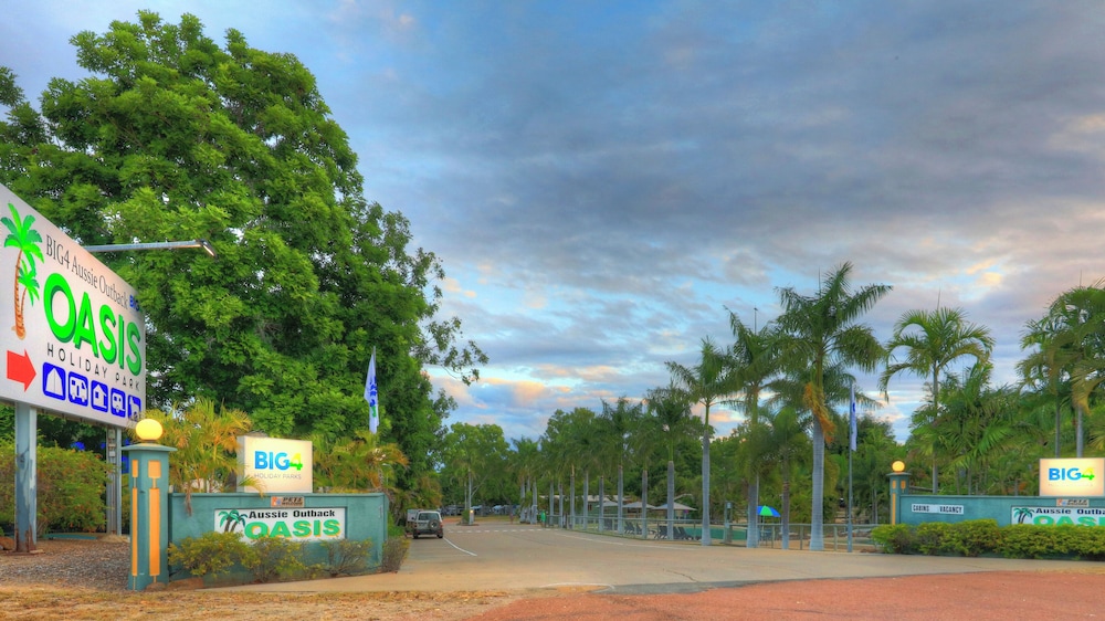 Aussie Outback Oasis Holiday Park — 4-Star Luxury Hotel in Charters Towers, Australia