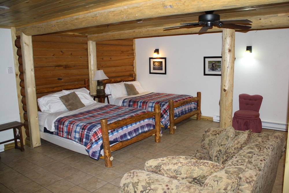 The Historic Wapiti Lodge - photo 49