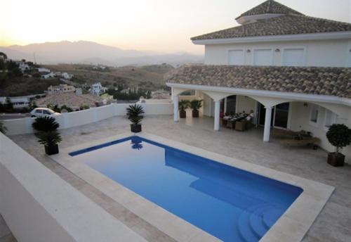 Luxurious villa in the sun — 4-Star Luxury Hotel in Mijas, Spain