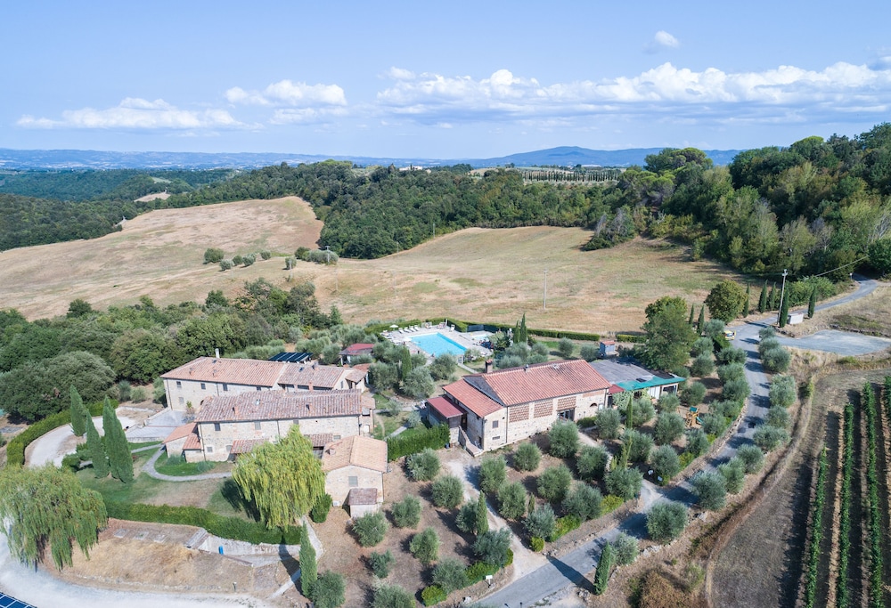 Tenuta Decimo Il Borgo Di Mariano in San Gimignano, Italy