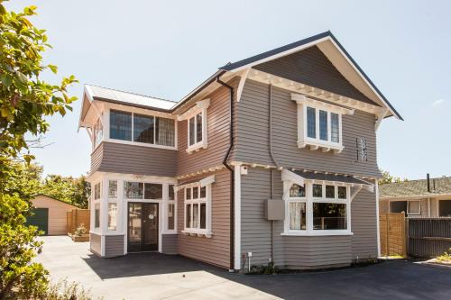 Homelea Bed and Breakfast — 4-Star Luxury Hotel in Christchurch, New Zealand