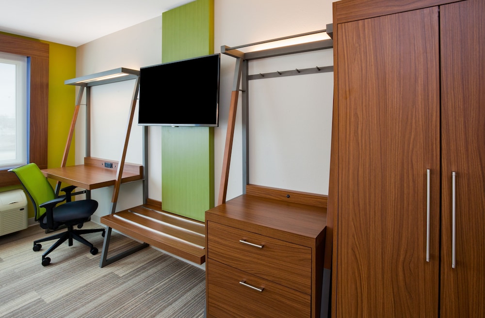 Holiday Inn Express & Suites Des Moines Downtown by IHG - photo 20