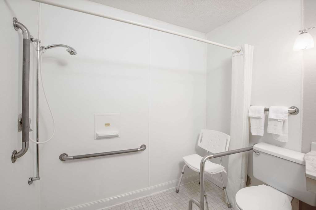 Super 8 by Wyndham Worthington Minnesota - photo 13