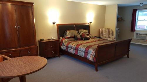Newport Motel - photo 6