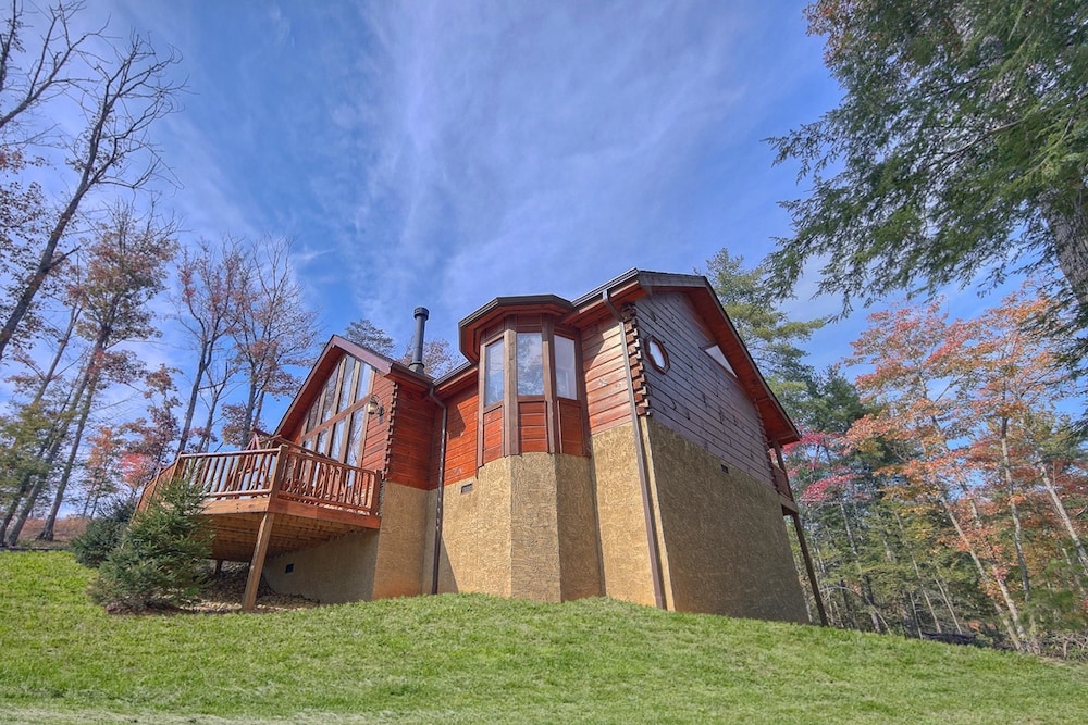 Tranquility Apartment 2 — 4-Star Luxury Hotel in Sevierville, United States