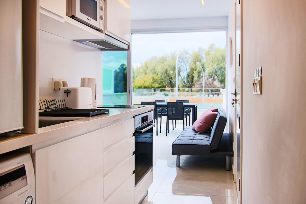 Phaedrus Living Seaside Luxury Flat Harbour 108