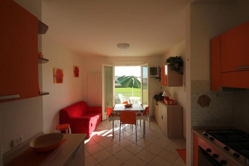 Appartamento trilocale cod 200 a 300 m dal mare — hotel in Marcelli