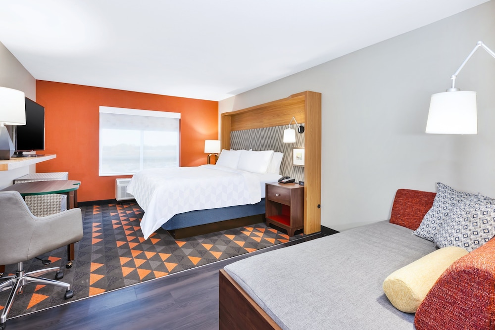 Holiday Inn & Suites Toledo Southwest Perrysburg by IHG - photo 4