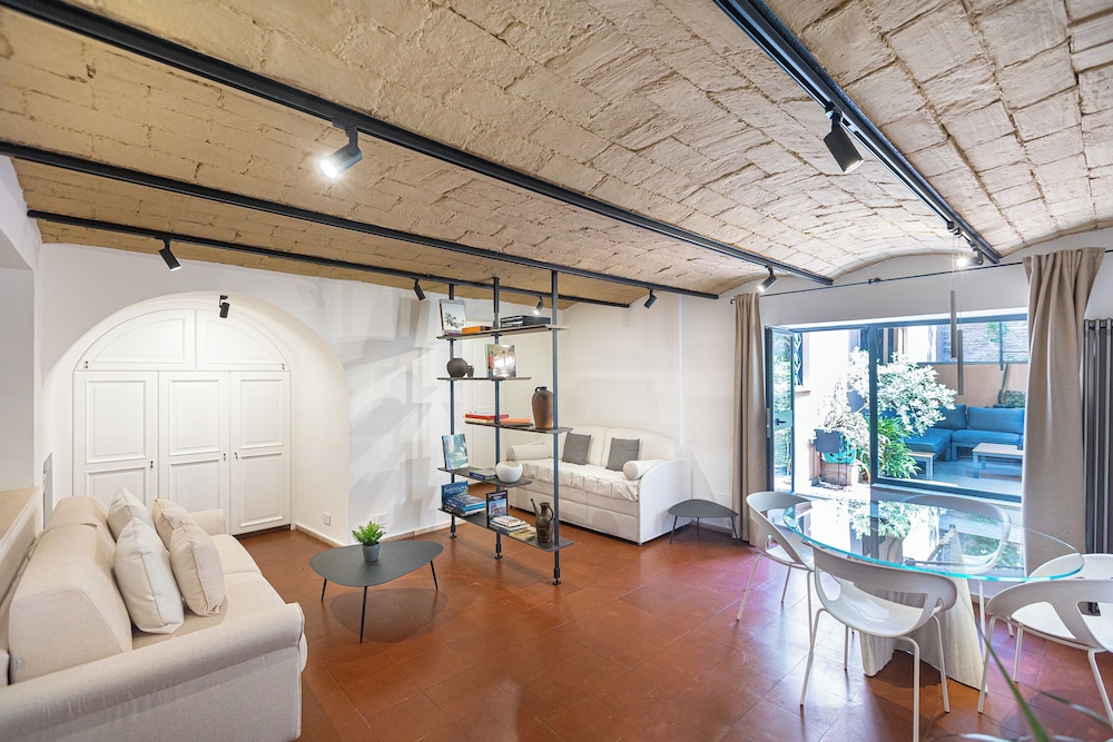 Pantheon by Agrippa Suite — 4-Star Luxury Hotel in Rome, Italy